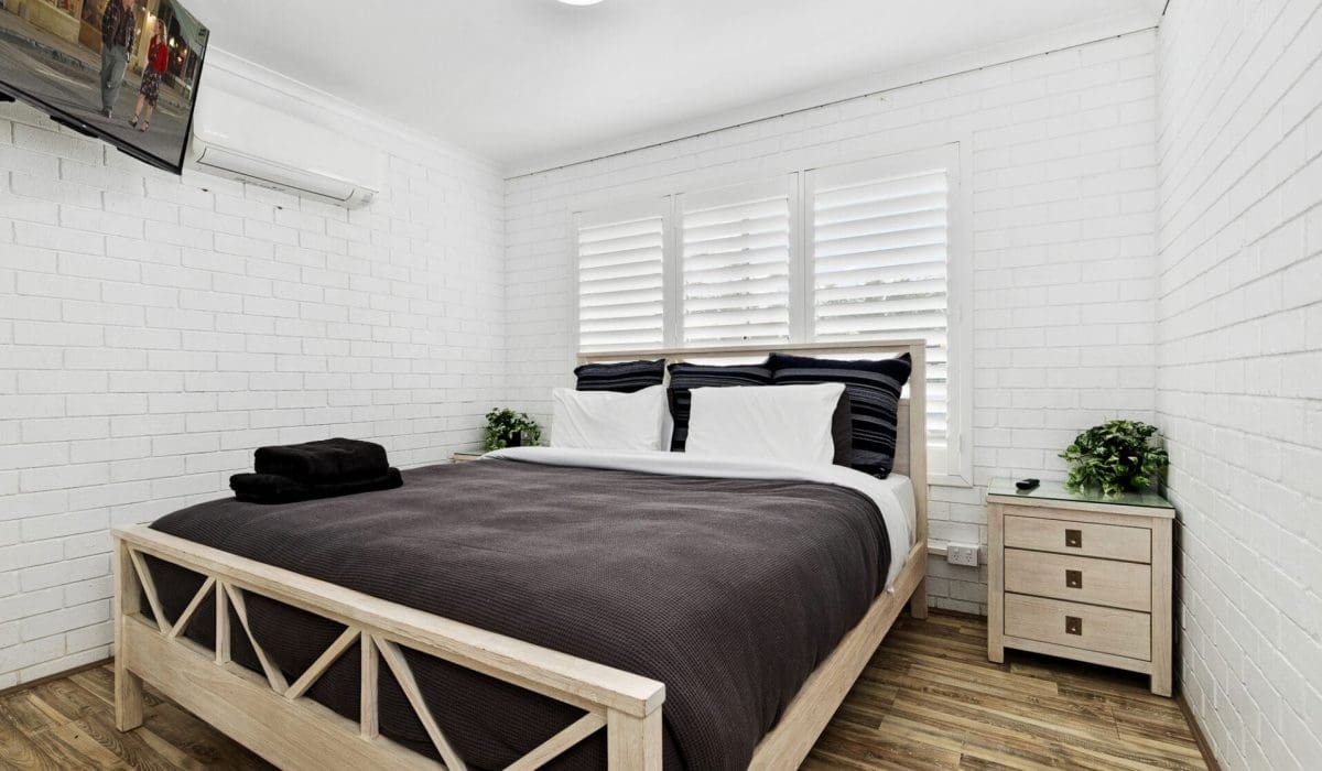 Bedroom 5 - Downstairs Main King Bedroom